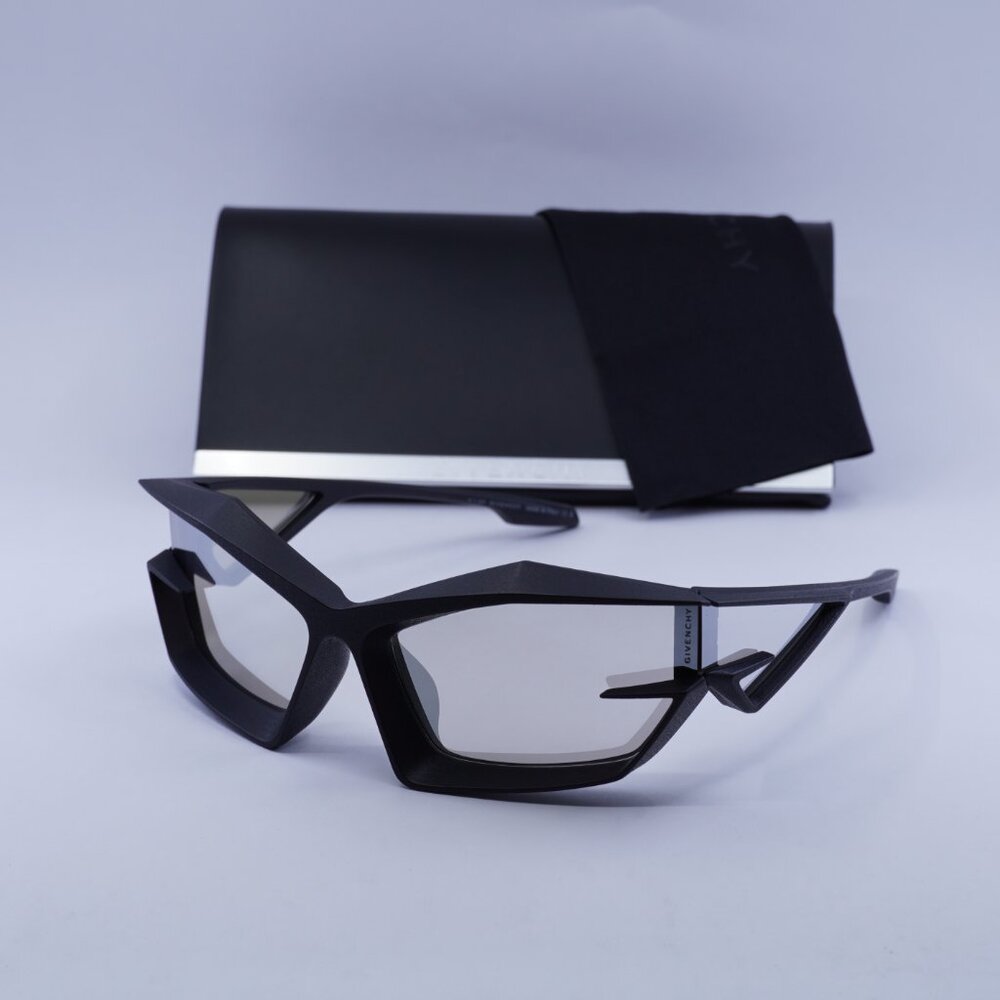 Givenchy GV40049I 02C Sunglasses Matte Black Geometric Frame,Smoke Mirror Lenses - Picture 9 of 9